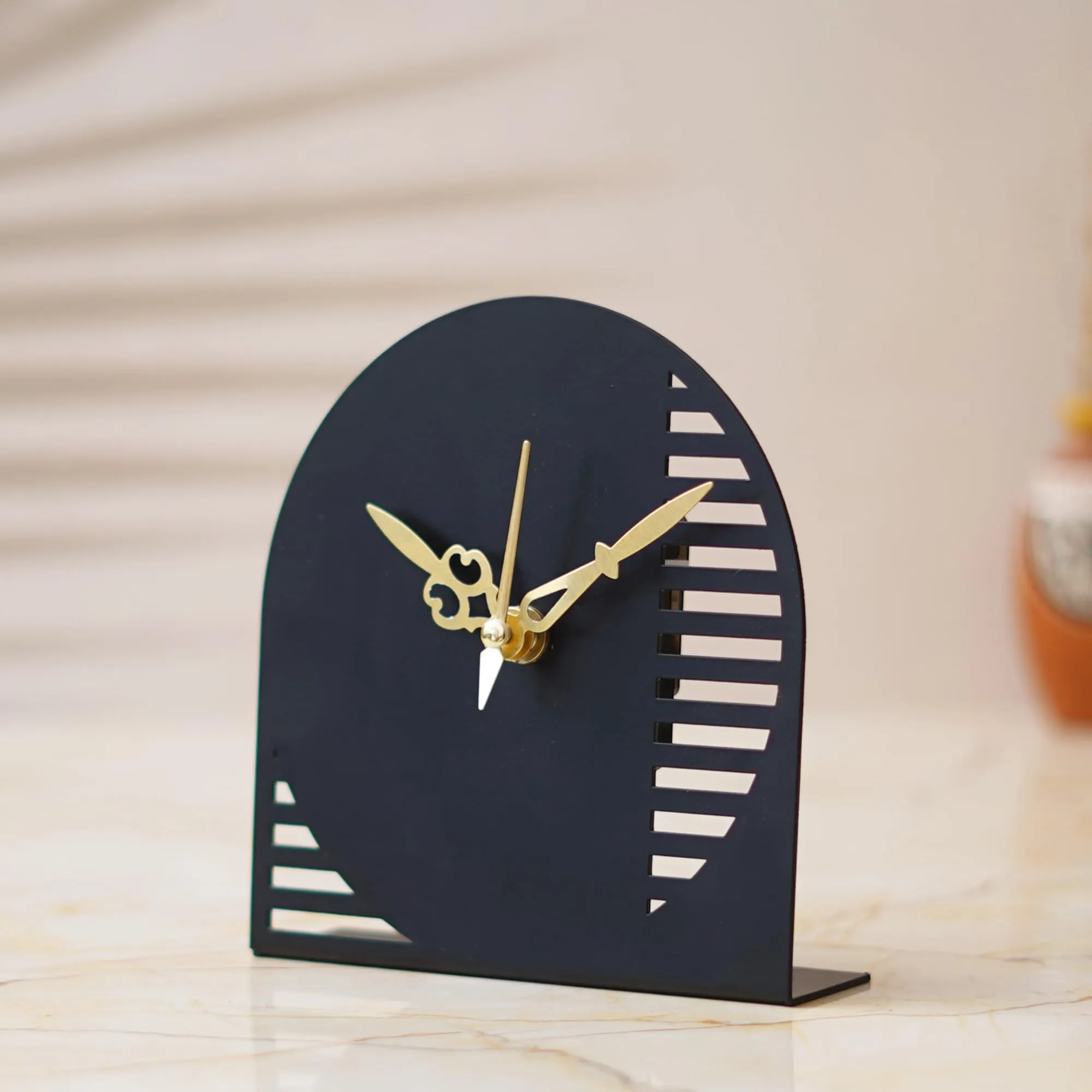 THE LAST DECORR Modern Artistic Decorative Metal Table Clock, Small Desk Clock for Living Room, Bedroom, Dining Room, Office, Home Decor, Black